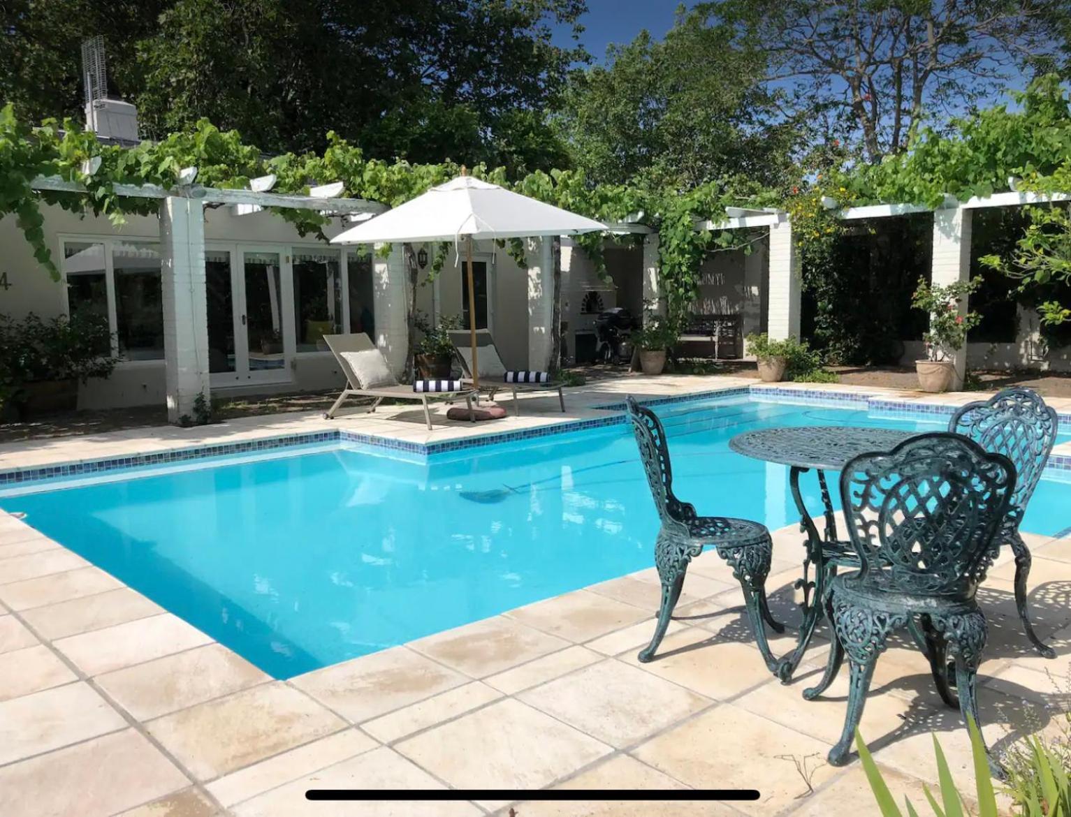 Guest Suite - Leafy Constantia Guest House Кейптаун Екстериор снимка