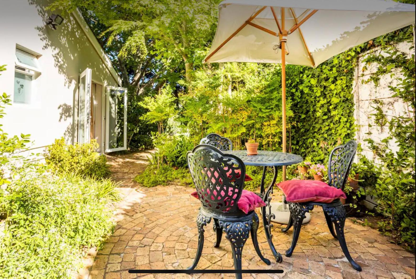 Guest Suite - Leafy Constantia Guest House Кейптаун Екстериор снимка